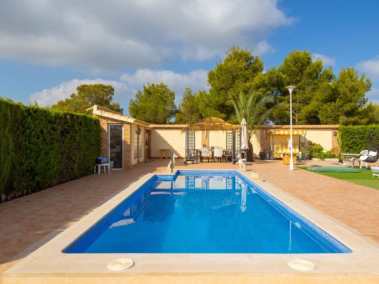 Villa for Sale in Villamartin, Alicante 5