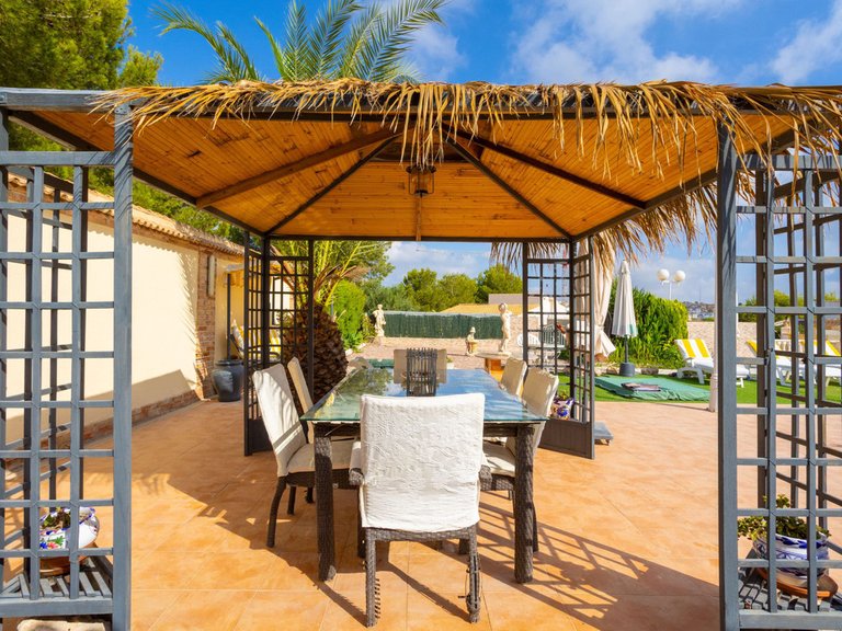 Villa for Sale in Villamartin, Alicante 6