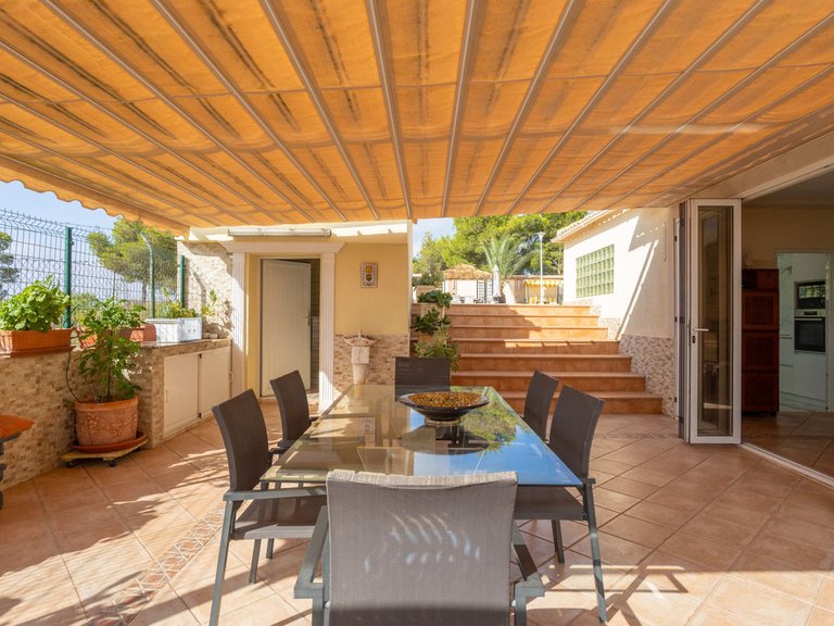 Villa for Sale in Villamartin, Alicante 8