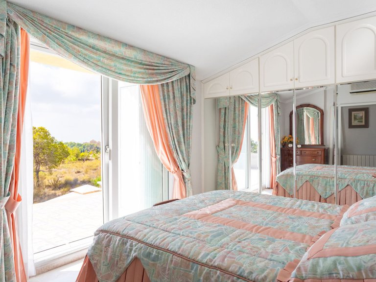 Villa for Sale in Villamartin, Alicante 17
