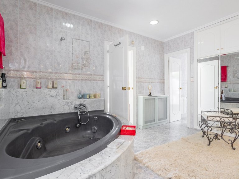 Villa for Sale in Villamartin, Alicante 18