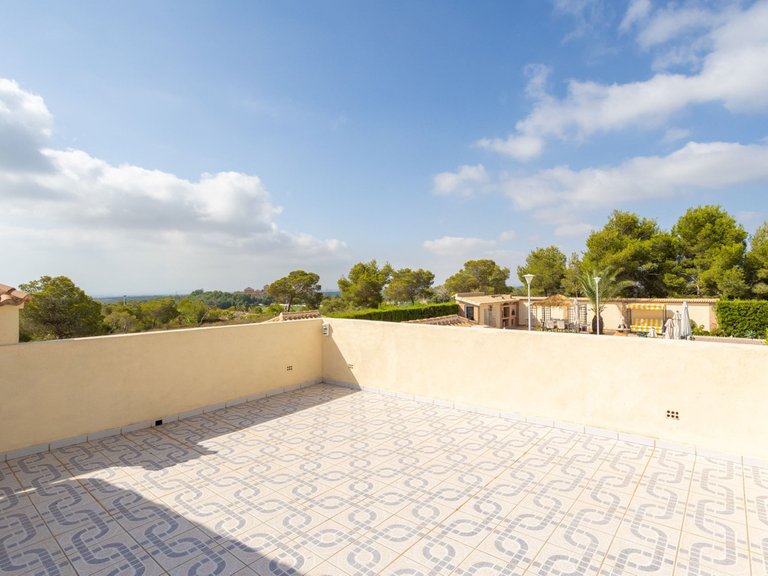 Villa for Sale in Villamartin, Alicante 38