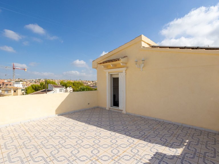 Villa for Sale in Villamartin, Alicante 39