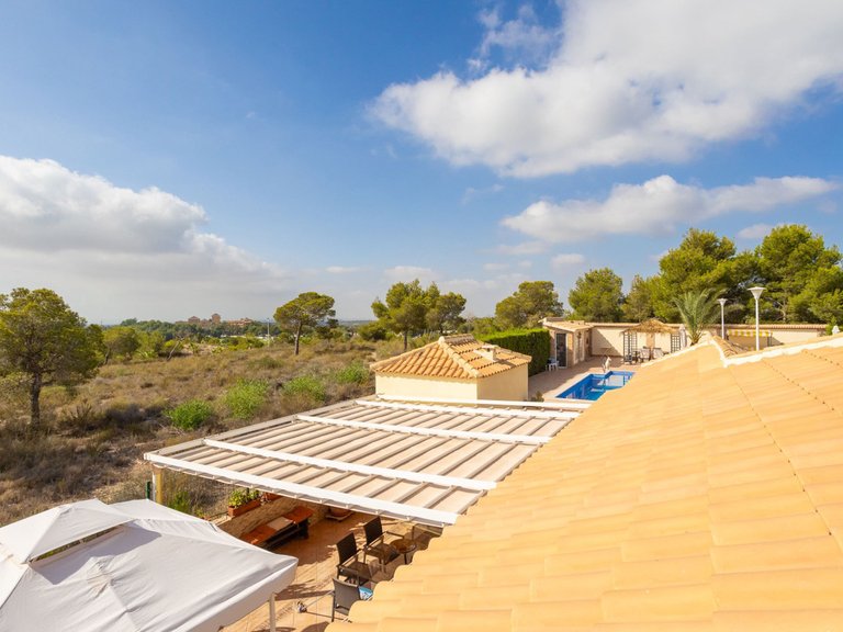 Villa for Sale in Villamartin, Alicante 41