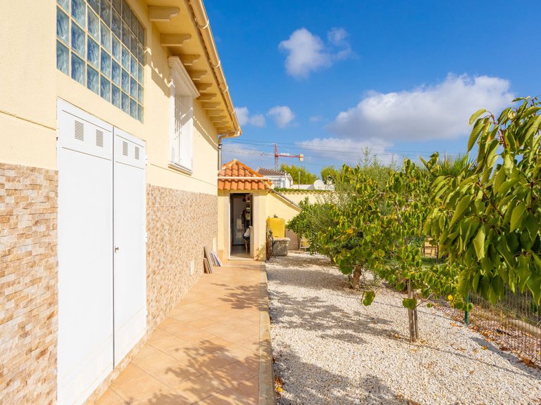Villa for Sale in Villamartin, Alicante 44
