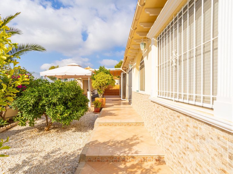 Villa for Sale in Villamartin, Alicante 45