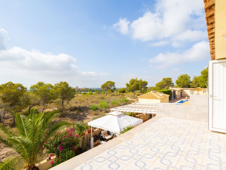 Villa for Sale in Villamartin, Alicante 46