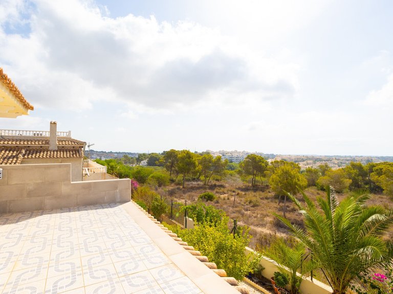 Villa for Sale in Villamartin, Alicante 47