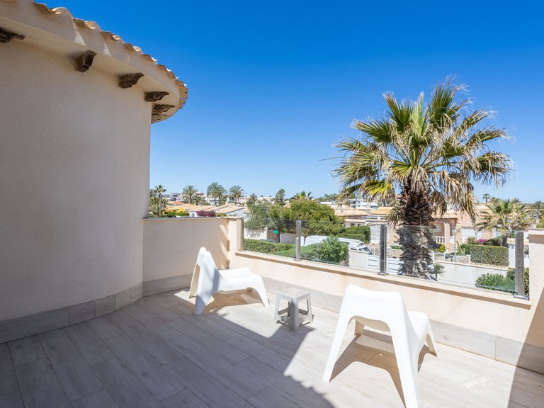 Villa for Sale in Playa Flamenca, Alicante 37