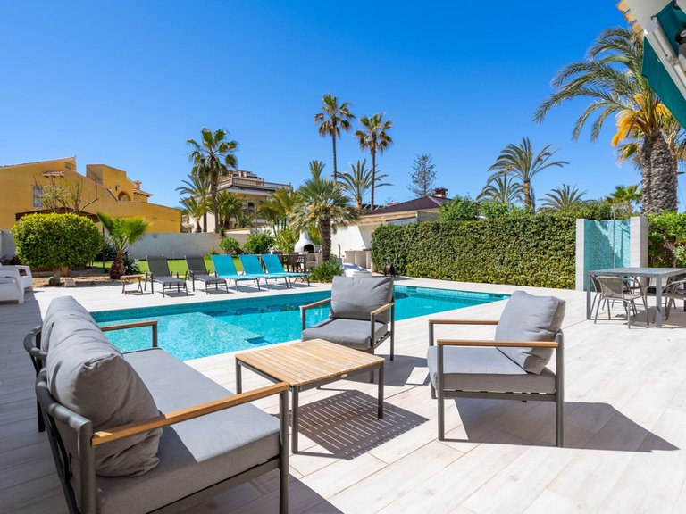 Villa for Sale in Playa Flamenca, Alicante 40