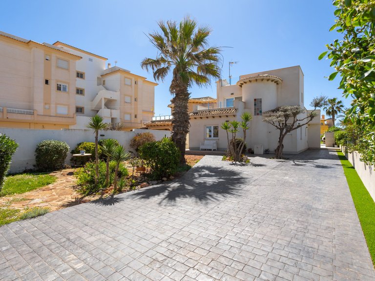 Villa for Sale in Playa Flamenca, Alicante 43