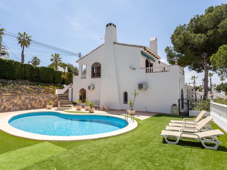 Villa for Sale in Villamartin, Alicante 1