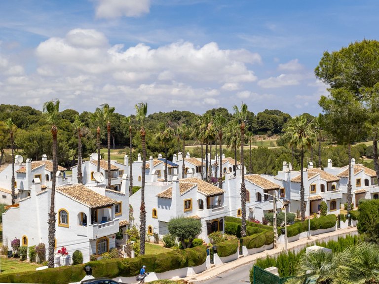 Villa for Sale in Villamartin, Alicante 2