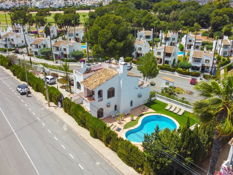 Villa for Sale in Villamartin, Alicante 4