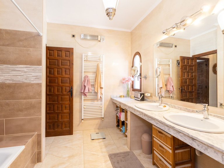 Villa for Sale in Villamartin, Alicante 12
