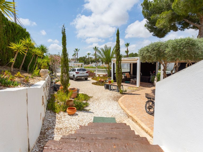 Villa for Sale in Villamartin, Alicante 37