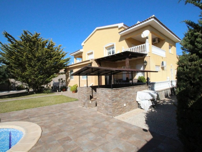 Villa for Sale in Cabo Roig, Alicante 2
