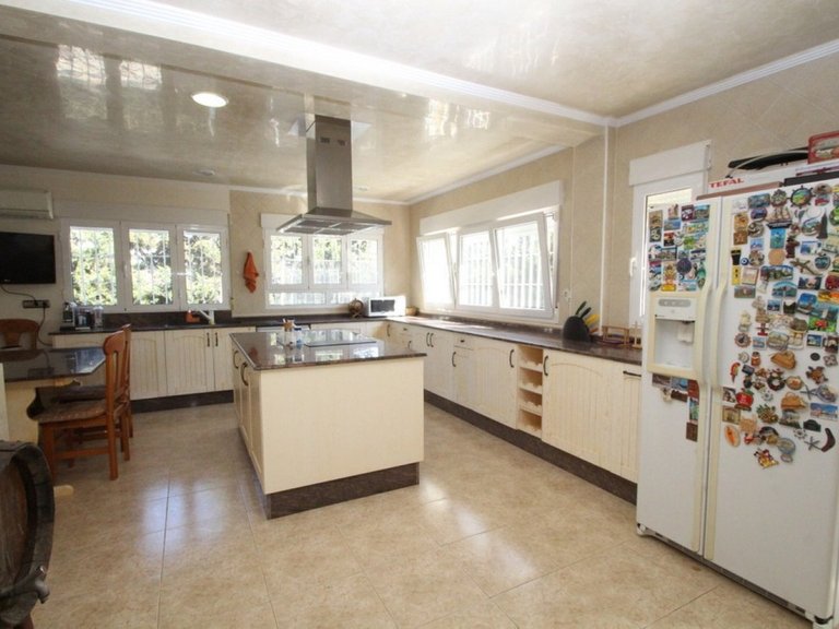 Villa for Sale in Cabo Roig, Alicante 12