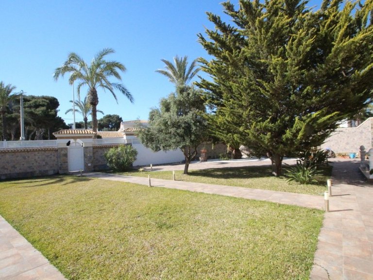 Villa for Sale in Cabo Roig, Alicante 23