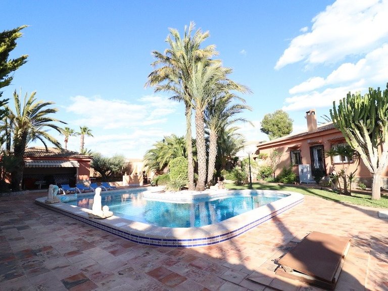 Villa for Sale in Torrevieja, Alicante 2