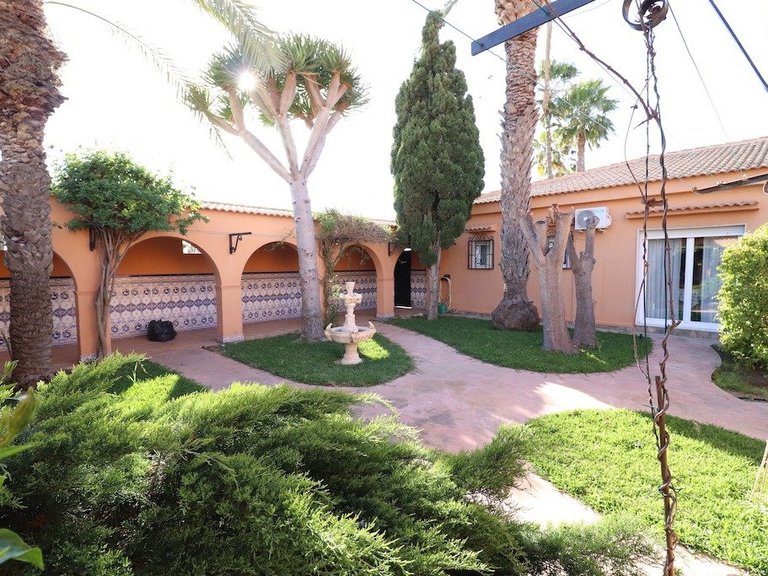 Villa for Sale in Torrevieja, Alicante 39