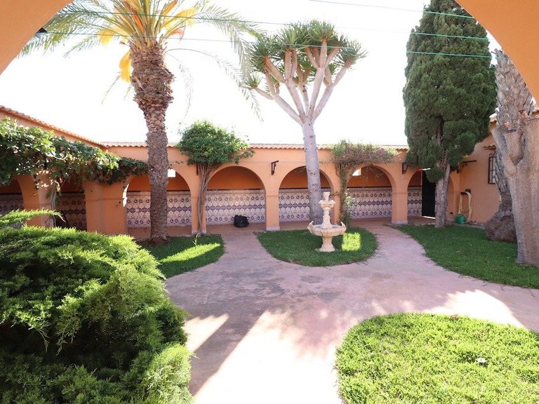 Villa for Sale in Torrevieja, Alicante 40