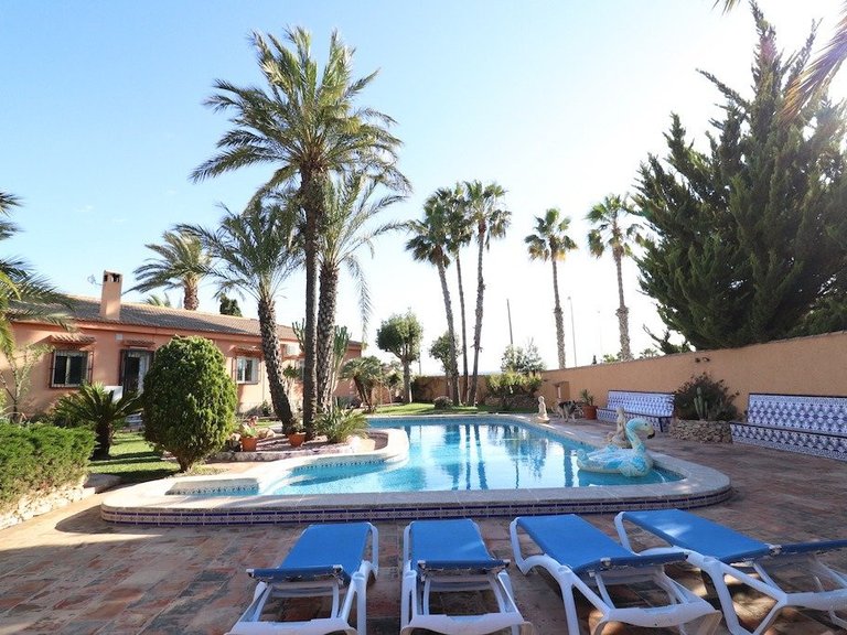 Villa for Sale in Torrevieja, Alicante 41