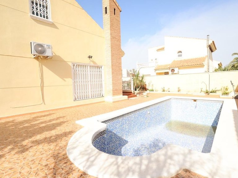 Villa for Sale in Playa Flamenca, Alicante 21