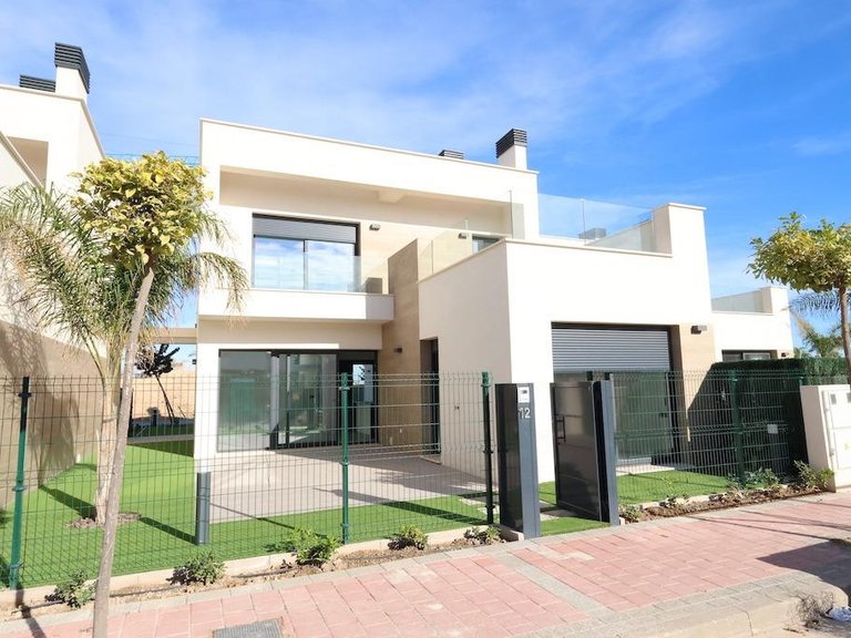 Villa for Sale in Los Alcazares, Murcia 2