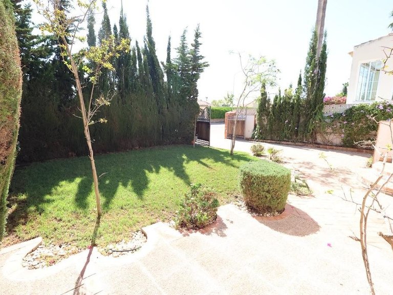 Villa for Sale in Villamartin, Alicante 36