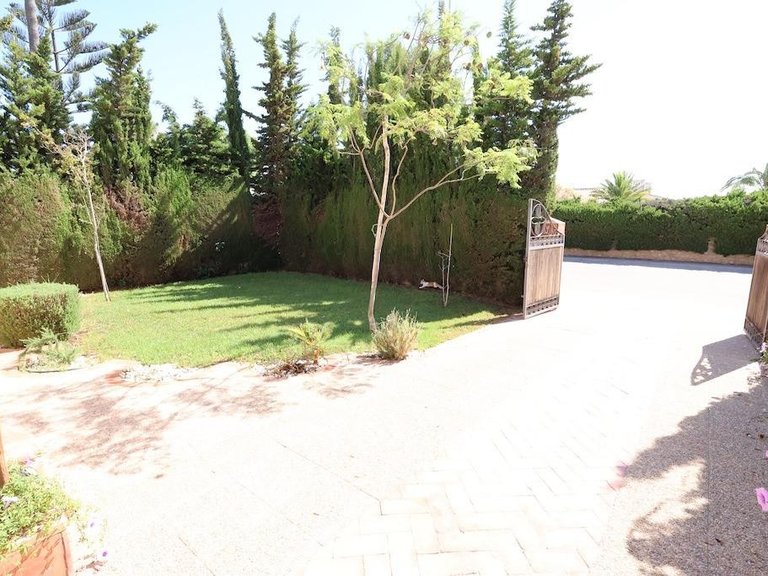 Villa for Sale in Villamartin, Alicante 40