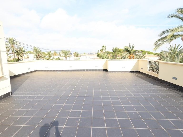 Villa for Sale in Cabo Roig, Alicante 26