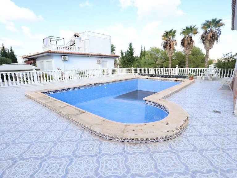 Villa for Sale in Villamartin, Alicante 28
