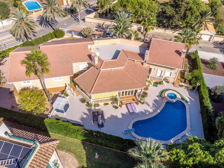 Villa for Sale in Cabo Roig, Alicante 2