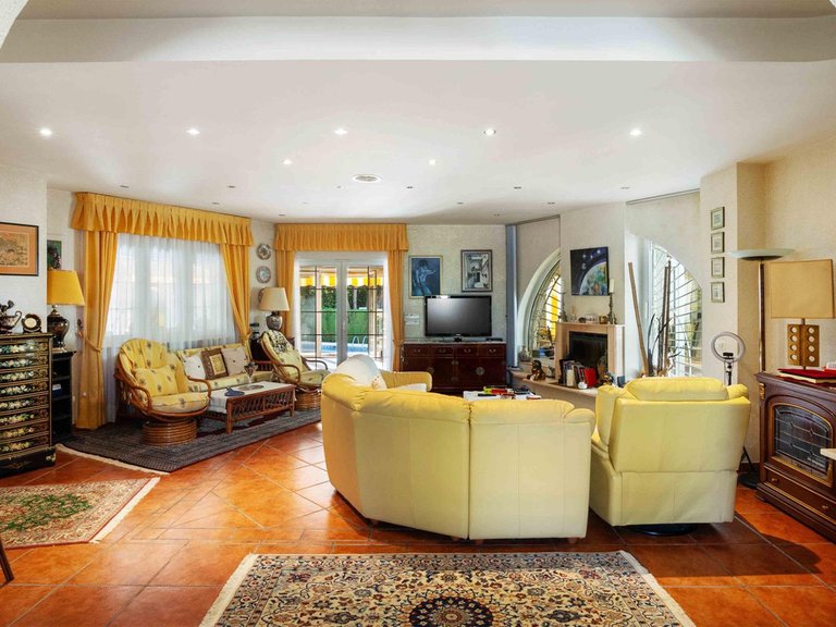 Villa for Sale in Cabo Roig, Alicante 8