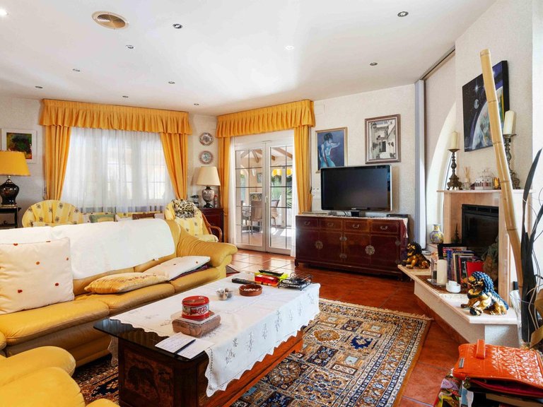 Villa for Sale in Cabo Roig, Alicante 9