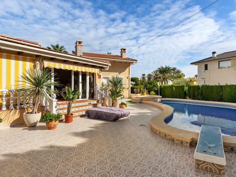 Villa for Sale in Cabo Roig, Alicante 37