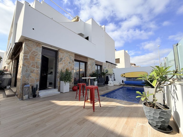 Villa for Sale in Cabo Roig, Alicante 1