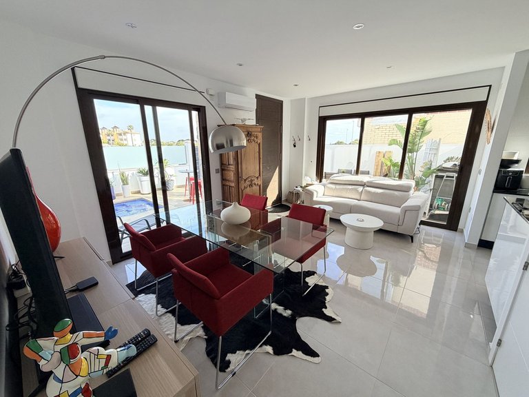 Villa for Sale in Cabo Roig, Alicante 8