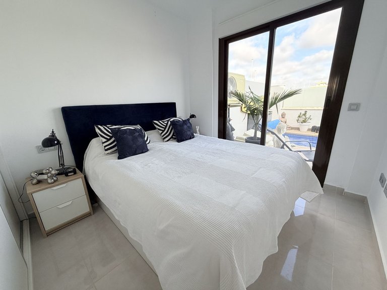 Villa for Sale in Cabo Roig, Alicante 10