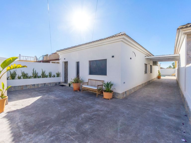 Villa for Sale in Torrevieja, Alicante 4