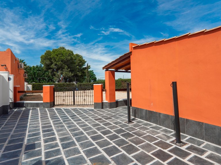 Villa for Sale in Almoradi, Alicante 44