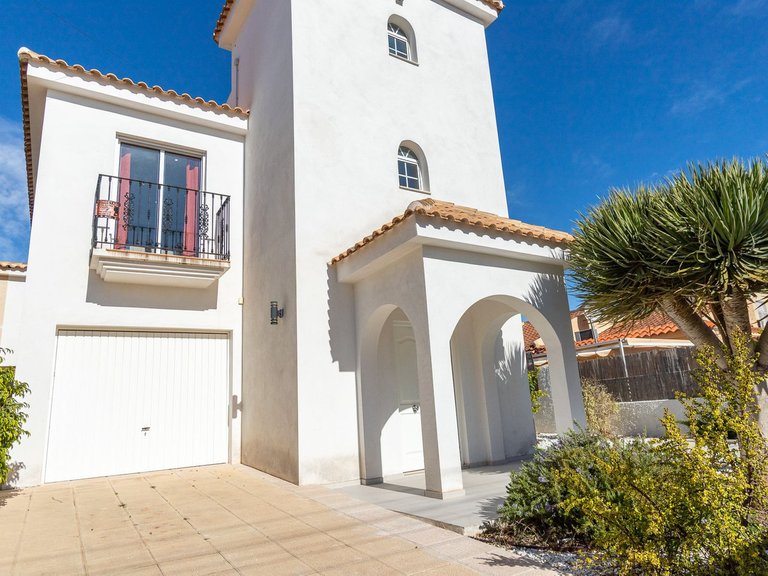 Villa for Sale in Los Balcones, Alicante 1