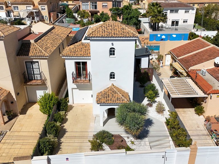 Villa for Sale in Los Balcones, Alicante 4