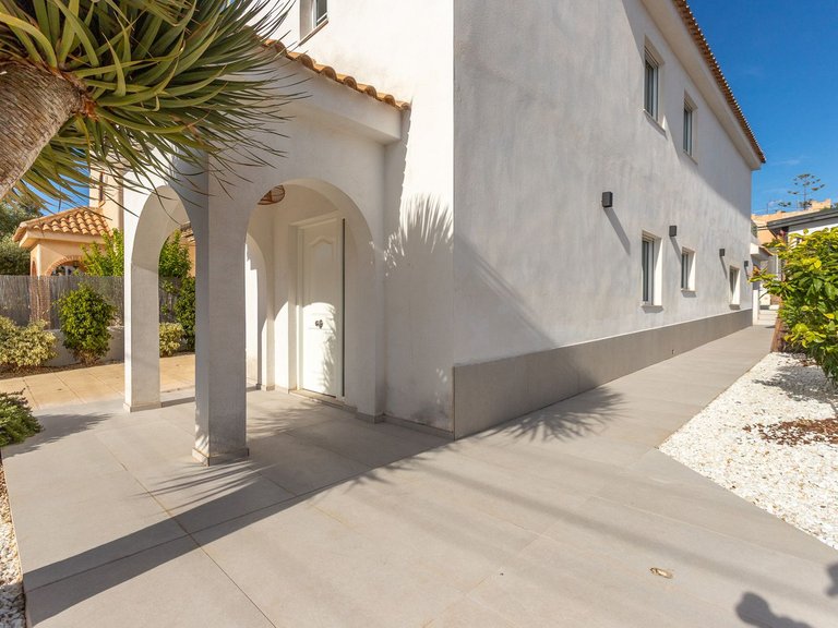 Villa for Sale in Los Balcones, Alicante 48