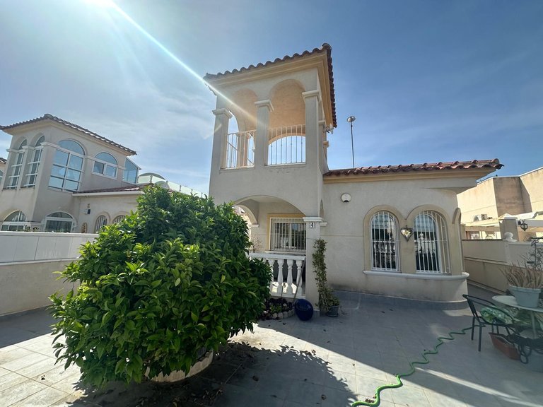Villa for Sale in Algorfa, Alicante 1