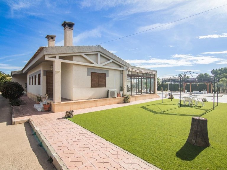 Villa for Sale in Elche, Alicante 3