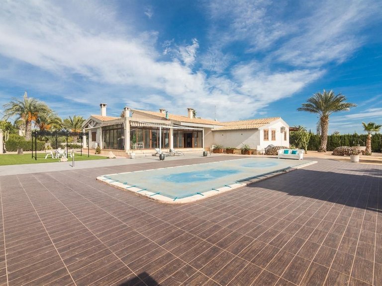 Villa for Sale in Elche, Alicante 5
