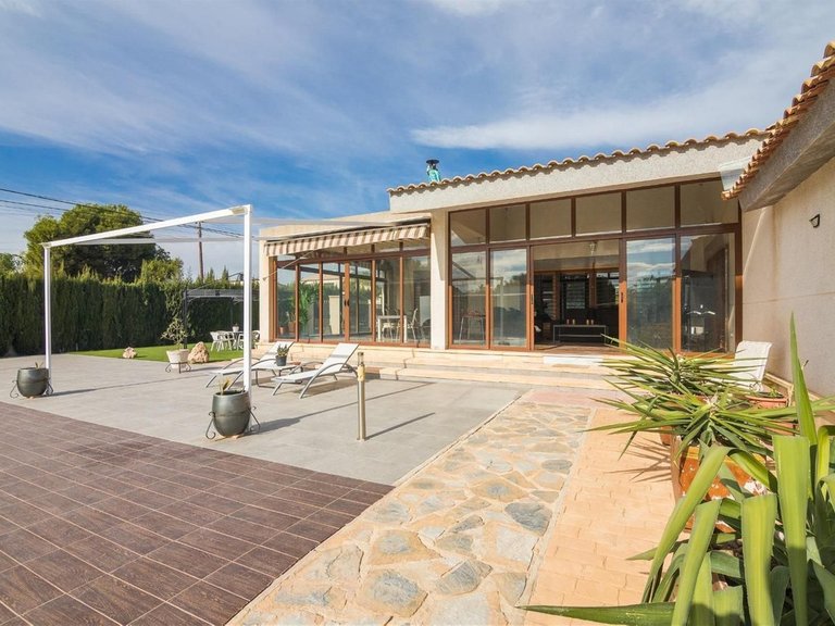 Villa for Sale in Elche, Alicante 8
