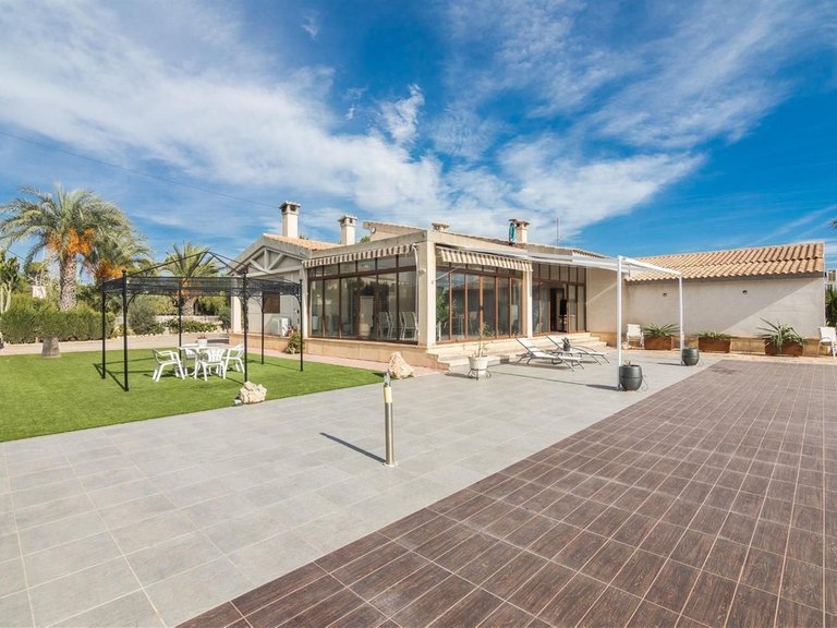 Villa for Sale in Elche, Alicante 10